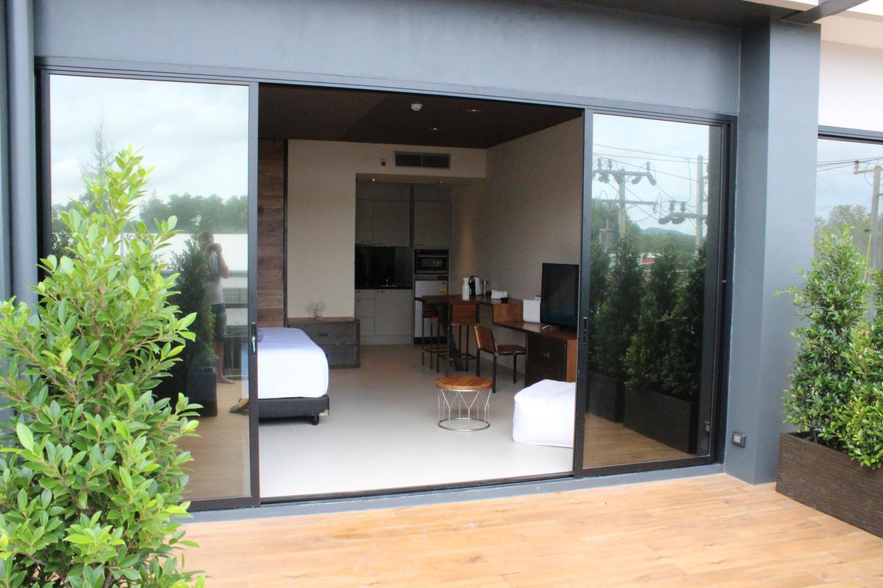 Little Paris Phuket Apartment Room photo
